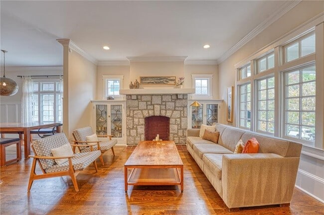 Photo - 997 Blue Ridge Ave NE