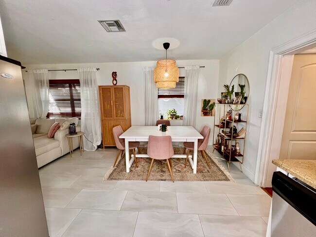 Photo - 723 W Palm St