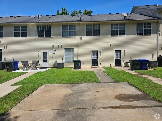 Building Photo - Beautiful Townhome for Lease in Conyers