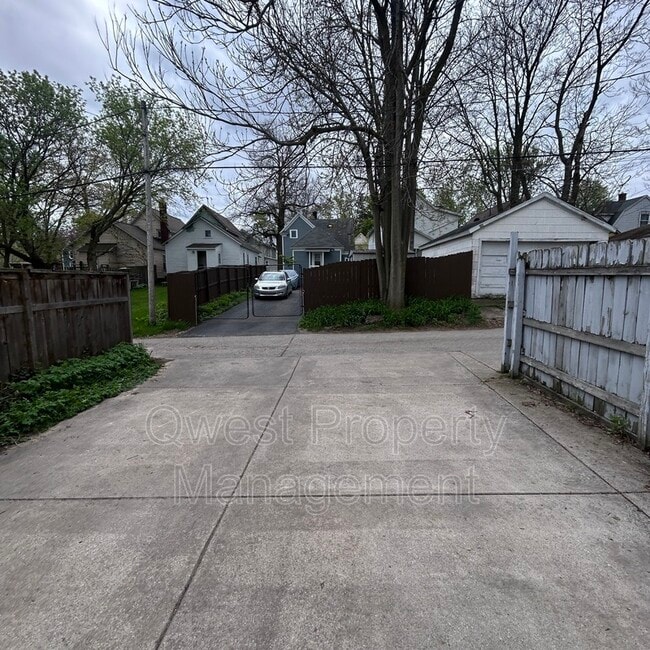 Photo - 1126 Fulton St E
