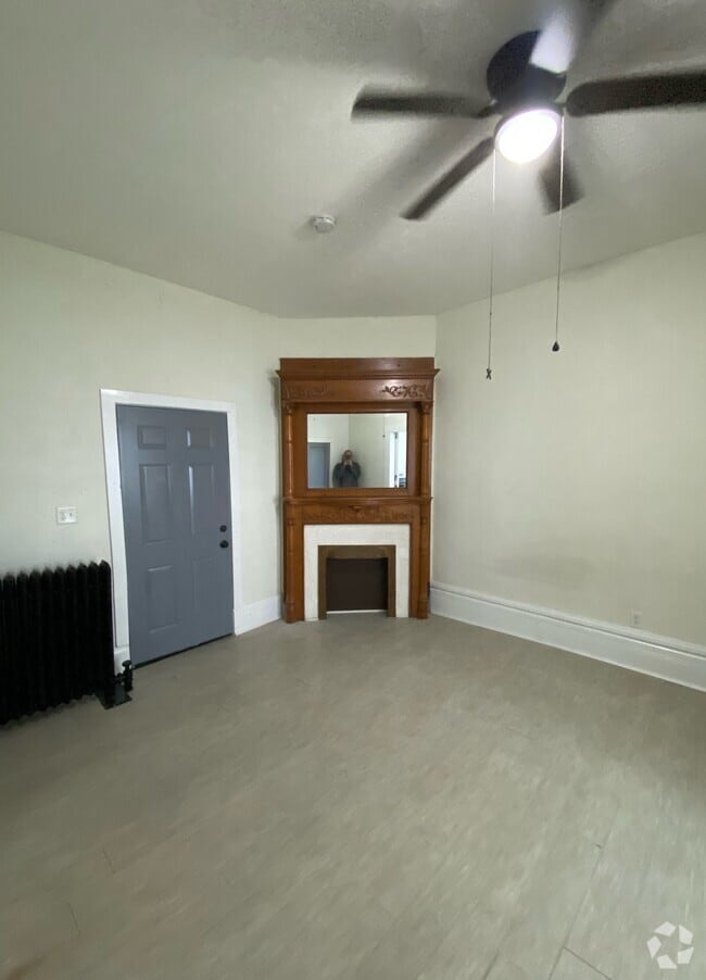 Building Photo - 1941 Madison St Unit D Rental