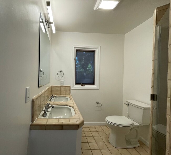 Photo - 2746 Cowper St