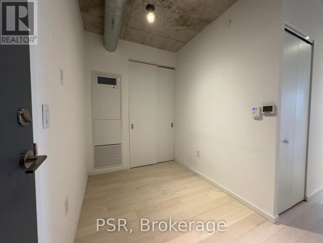 Photo - 21 Lawren Harris Square Unité 510