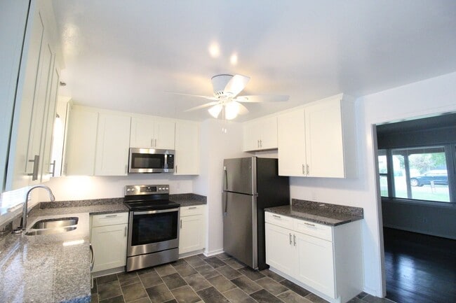 Photo - 4 Bedroom 2 Bath Updated Home In Overland Park