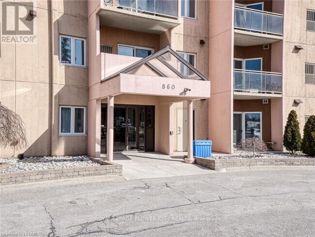 Photo - 860 Commissioners Rd E Unit 707