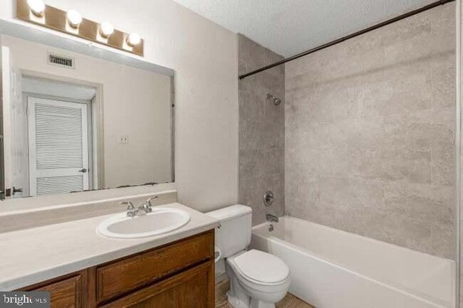 1535 Lincoln Way Unit 102
