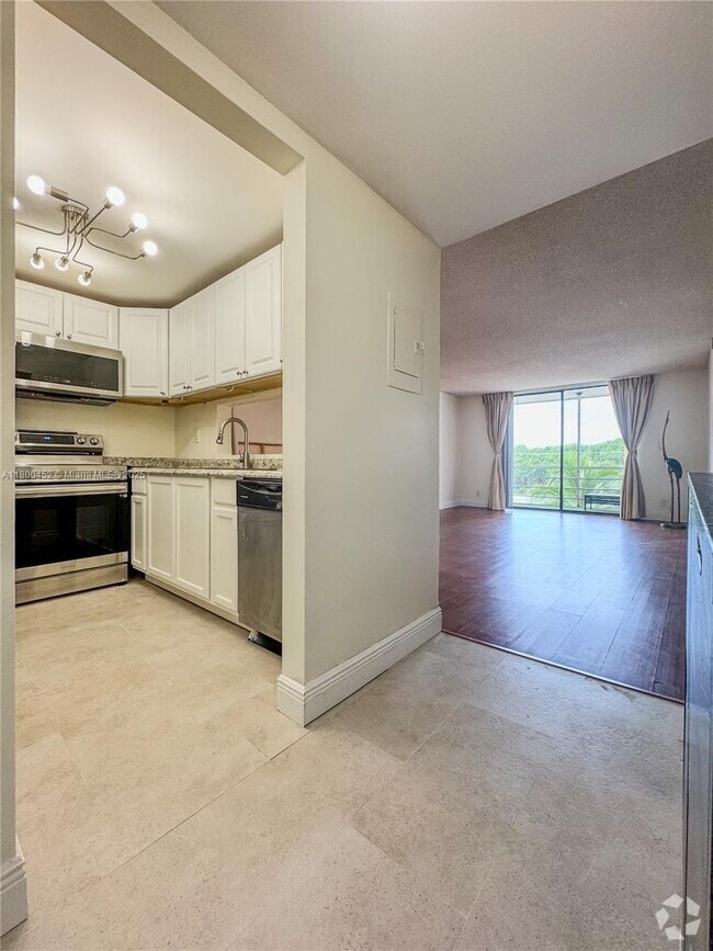 Building Photo - 2935 NE 163rd St Unit 4T Rental