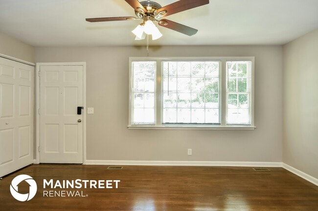 Photo - 1404 Crockett Ct