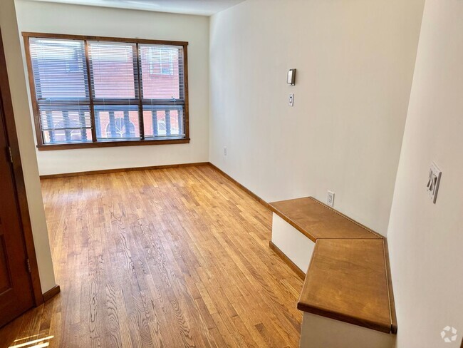 Building Photo - 207-211 W Water St Unit Apt. 203