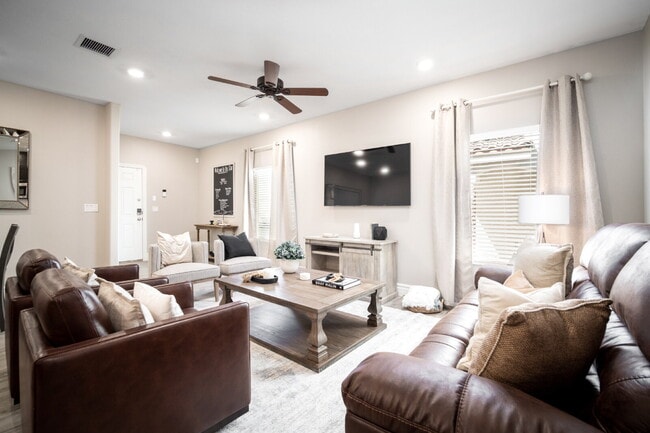 Photo - "Spacious 3-Bedroom Duplex with Granite Elegance in El Paso – 1469 Sq Ft of Modern Comfort!" Unidad A