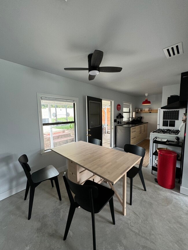Building Photo - 10601 Foothill Blvd Rental