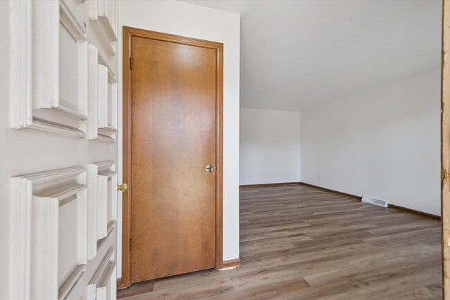 Photo - 5427-5433 Glenridge Unit 5433