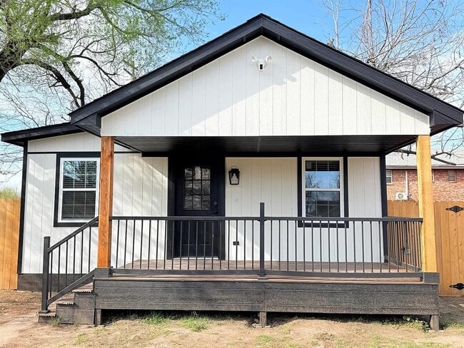 Photo - 5909 NW 40th St