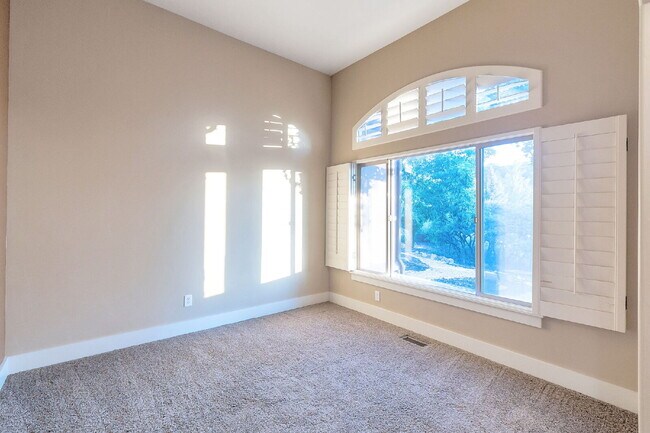 Photo - Suncrest — Stunning 4 Bed, 4 Bath Home - SPACIOUS LIVING