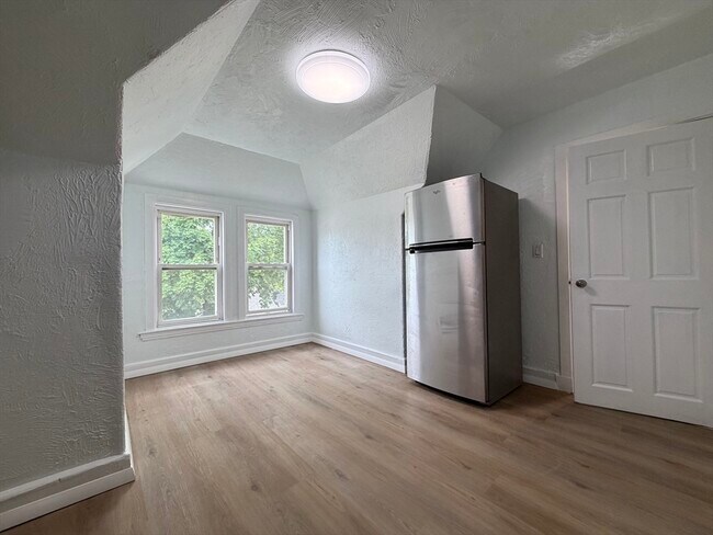 Photo - 3886-3888-3888 Washington St