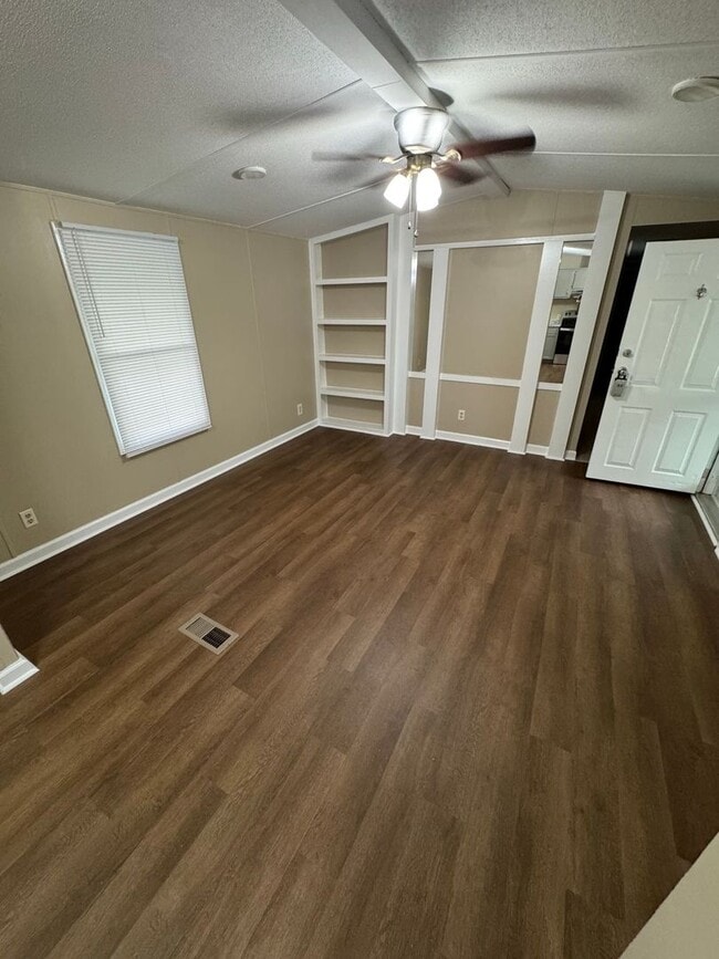 Photo - 3-bedroom, 2-bathroom Home with Sunroom!