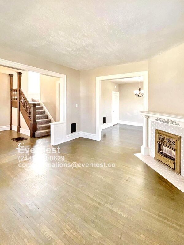 Photo - 121 Machen St