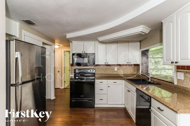 Photo - 4125 Woodsville Dr