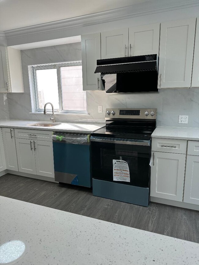Building Photo - 33-24 255th St Rental