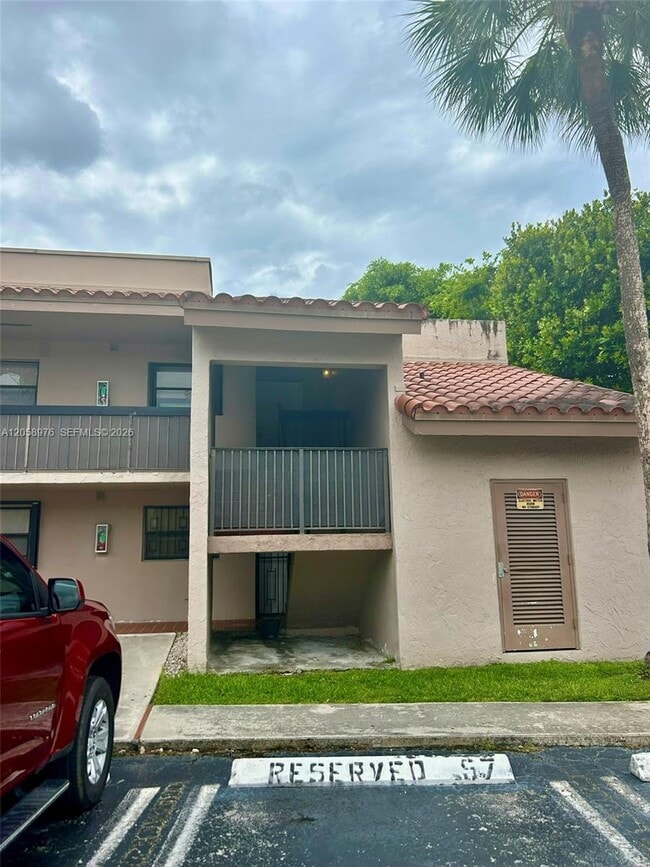 Building Photo - 210 W Park Dr Unit 201-2