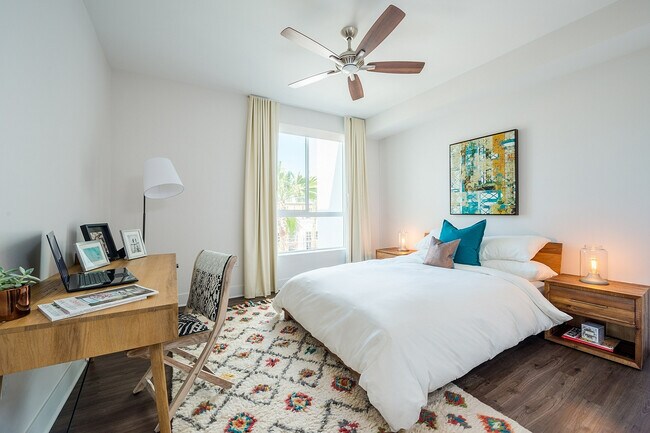 Runway Playa Vista Model Bed Office