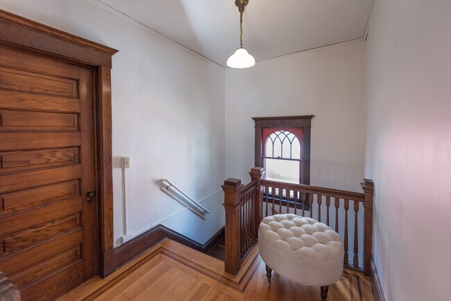 Foyer- 7.7'x08'