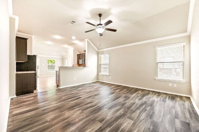 Photo - 209 Rawhide Way
