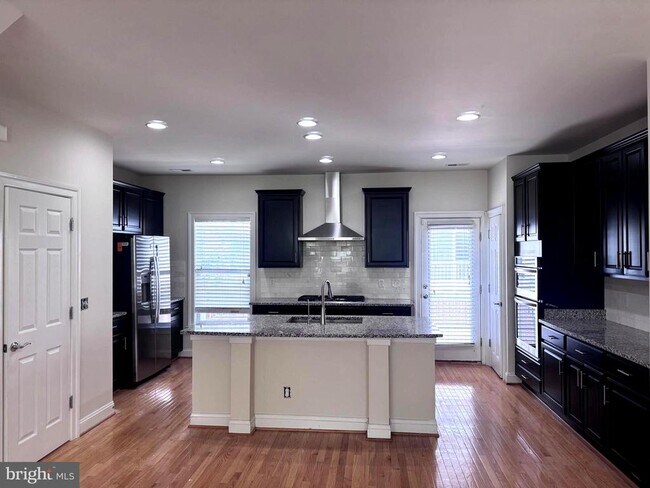Photo - 3083 Waterloo Ln