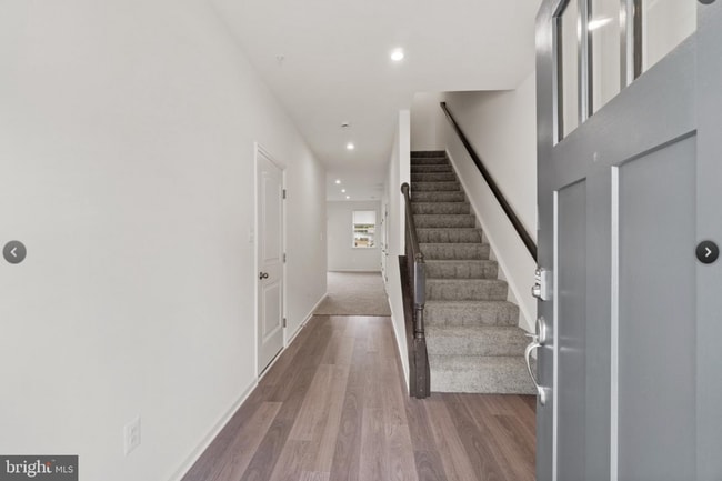 Photo - 8217 Longford Rd