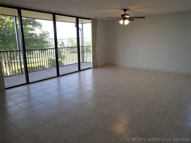 Photo - 106 Lake Emerald Dr Unit 401