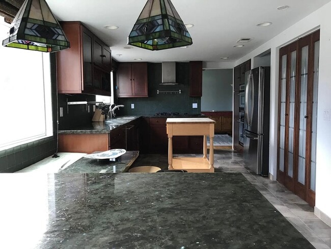 Building Photo - Spacious 4-Bedroom Home in North Davis – Ideal for Students w early July start date