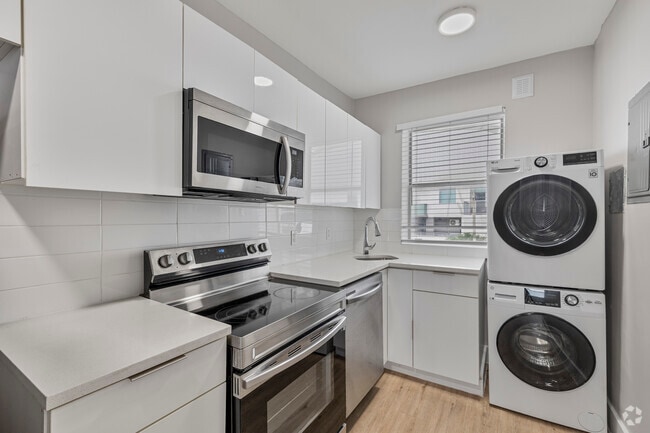 1BR, 1BA - 600SF - Kitchen