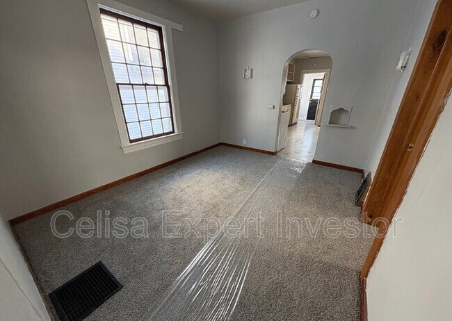 Photo - 2025 Pauline St