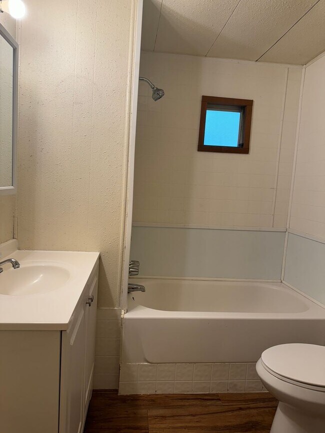 Renovated 2 Bedroom 1 Bath Yelm in Yelm! A... Rental House Rental in