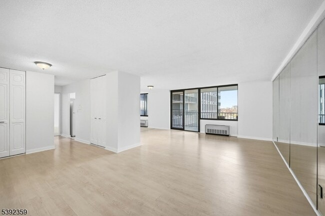 Building Photo - 300 Winston Dr Unit 807