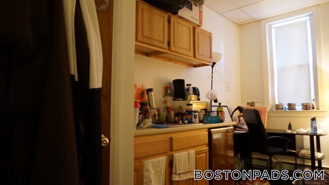 854 Beacon St Unidad 3
