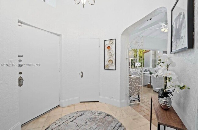 Photo - 1056 Harrison St