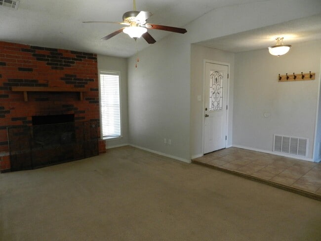 Photo - 2615 NW Locksley Ln