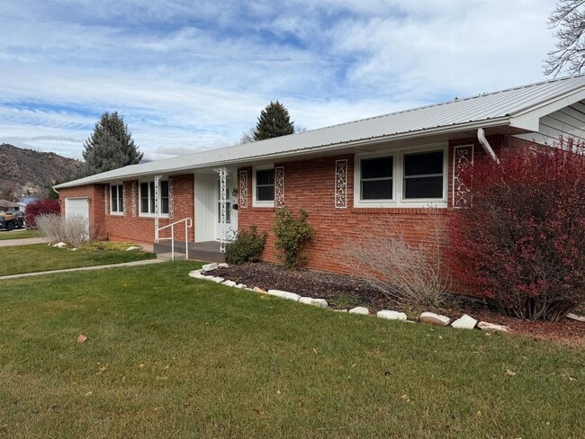 Photo - 2 Bedroom 2 Bath Home with 2 Car Garage in Glenwood Springs