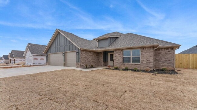 Photo - "Charming 3-Bedroom Retreat with Granite Finishes & Cozy Fireplace in Farmington!"