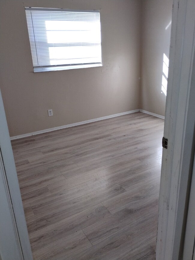 Building Photo - Cute 2 Bedroom, 1 Bathroom Home For Rent.