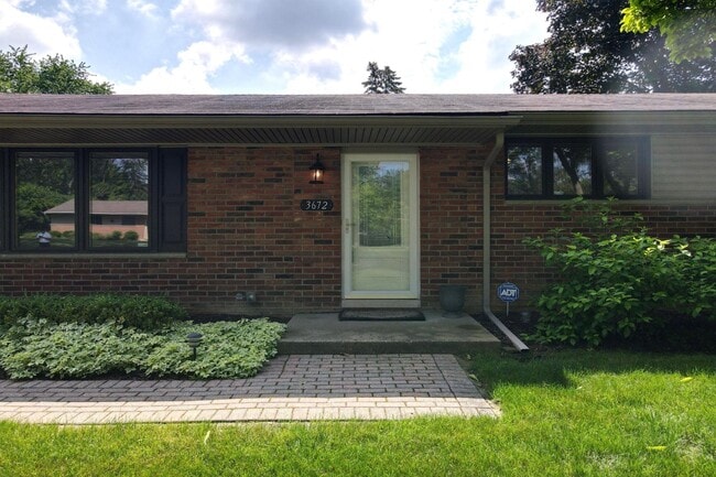 Photo - 3672 Middlebury Ln