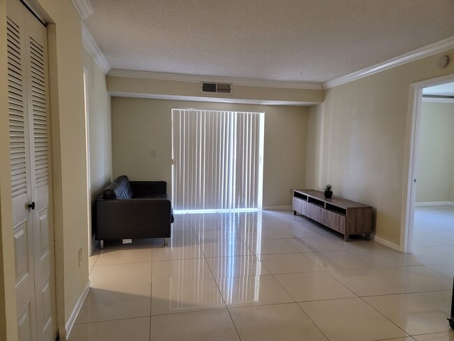 Building Photo - 8200 SW 210th St Unit 102 Rental