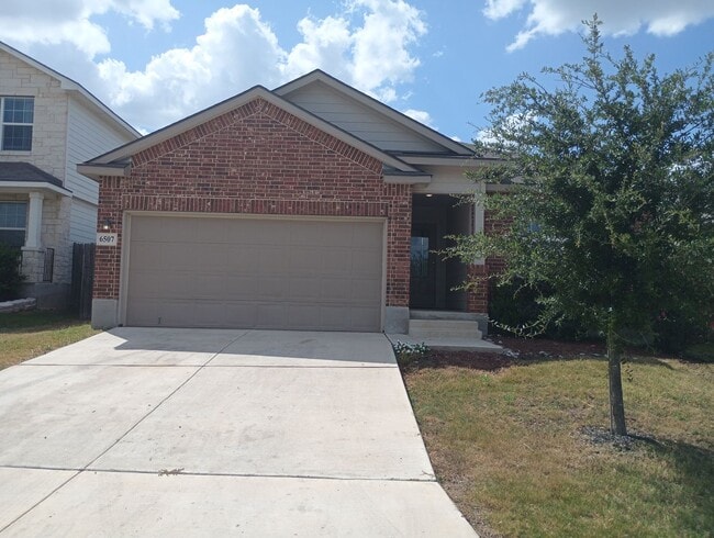 Building Photo - Beautiful 3-Bedroom Home with Open Floor Plan in Whisper Falls!