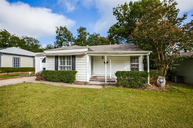 Photo - 1425 Cedar Crest Dr Rental