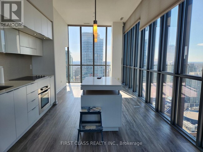 Photo - 110 Charles St E Unité Ph4405