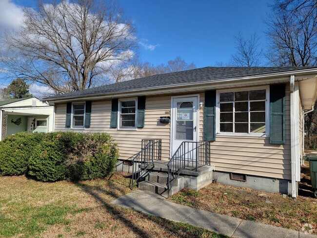 Building Photo - 3 Bedroom 1 Bathroom House