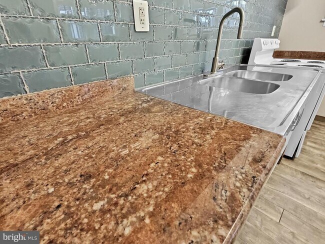 Photo - 2005 Mercy St