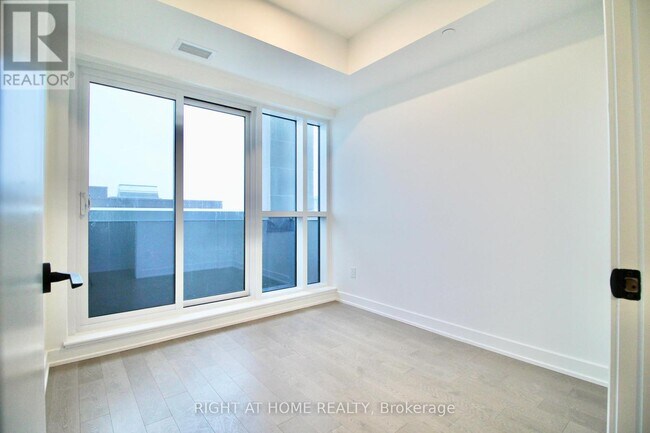 Photo - 560 Rideau St Unit 1004