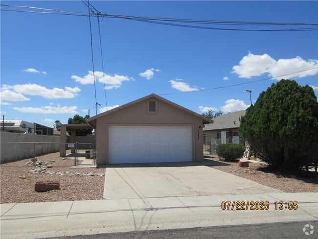 Building Photo - 3237 N Yuma St Rental